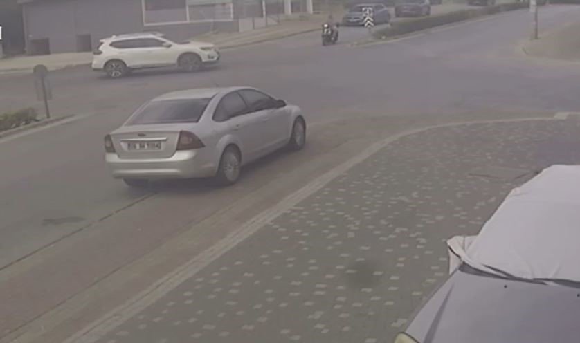 Motosiklet İle Otomobilin Çarpışması Kamerada
