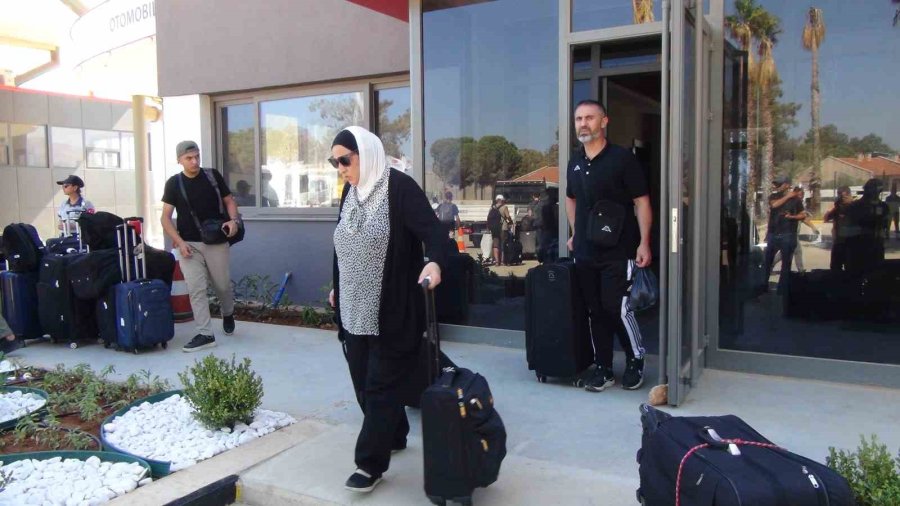 Lübnan’ı Terk Eden Yabancı Uyruklular Deniz Yolu İle Mersin’e Geldi