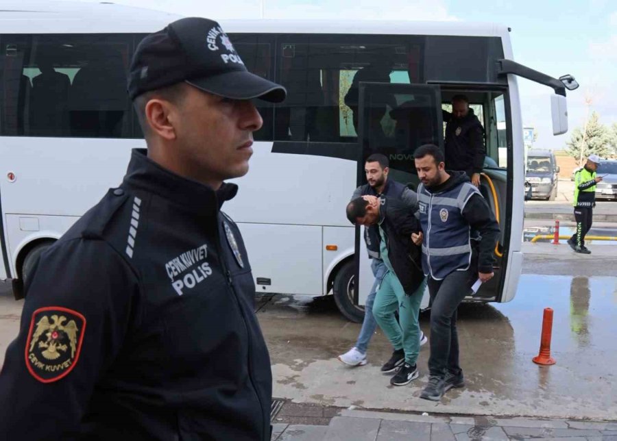 Aksaray Merkezli 17 İlde Uyuşturucu Ve Suç Örgütü Operasyonu: 159 Gözaltı