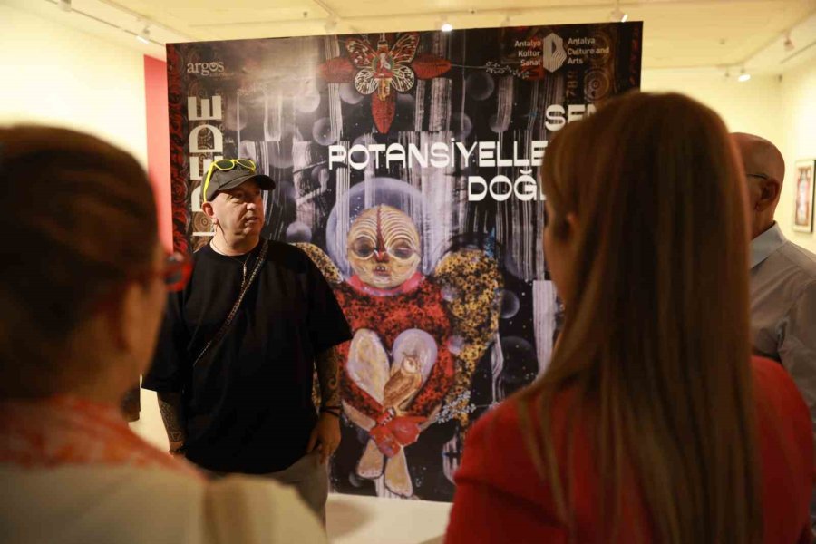 Altın Portakal Jürisi Mercan Dede’nin Sergisini Gezdi