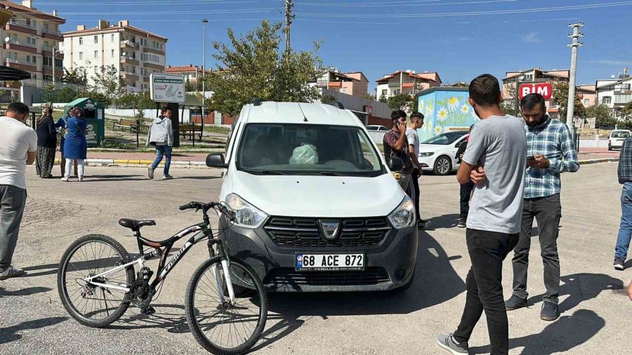 Aksaray’da Hafif Ticari Araç İle Bisiklet Çarpıştı: 1 Yaralı