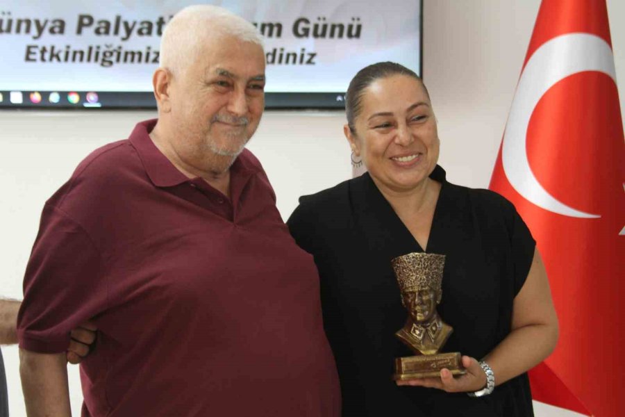 Palyatif Bakım Kliniğinde Yatan Hasta Ve Hasta Yakınları İçin Özel Moral Etkinliği