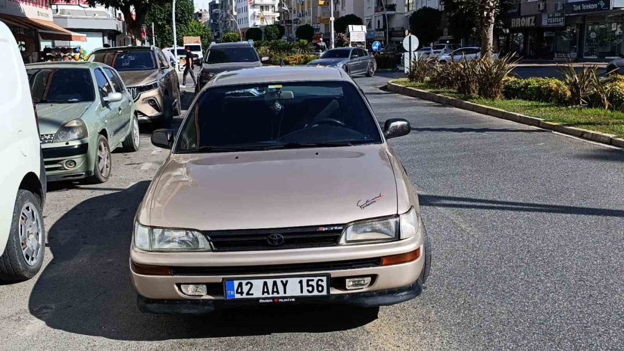 Antalya’da ’u’ Dönüşü Yapan Otomobille Çarpışan Motosikletli Yaralandı