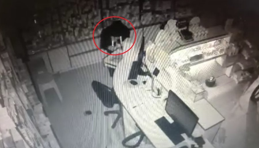 Eczaneye Girip Para Ve Kontrole Tabi İlaçlar Çalan Hırsız Kamerada