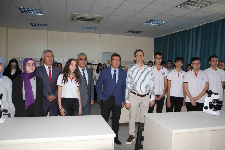 Serik’te Hayırsever Firmadan Fen Lisesine 3 Laboratuvar