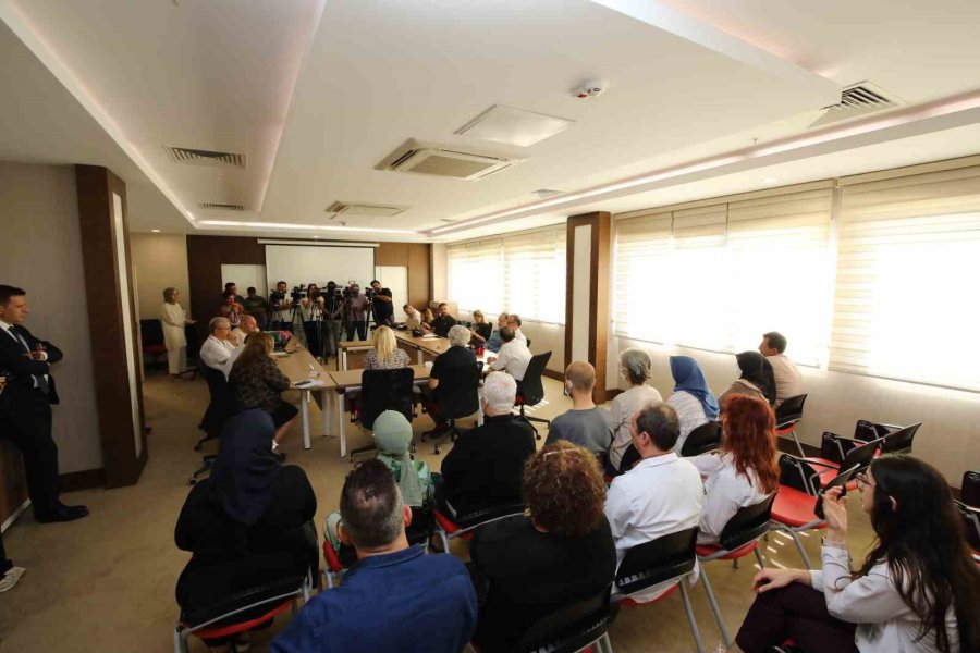 Dört Ameliyathanede Eş Zamanlı Yapılan Operasyonlarla 8 Hayat Birbirine Çapraz Bağlandı