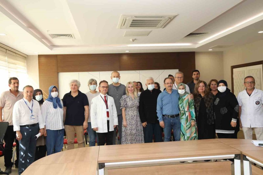 Dört Ameliyathanede Eş Zamanlı Yapılan Operasyonlarla 8 Hayat Birbirine Çapraz Bağlandı