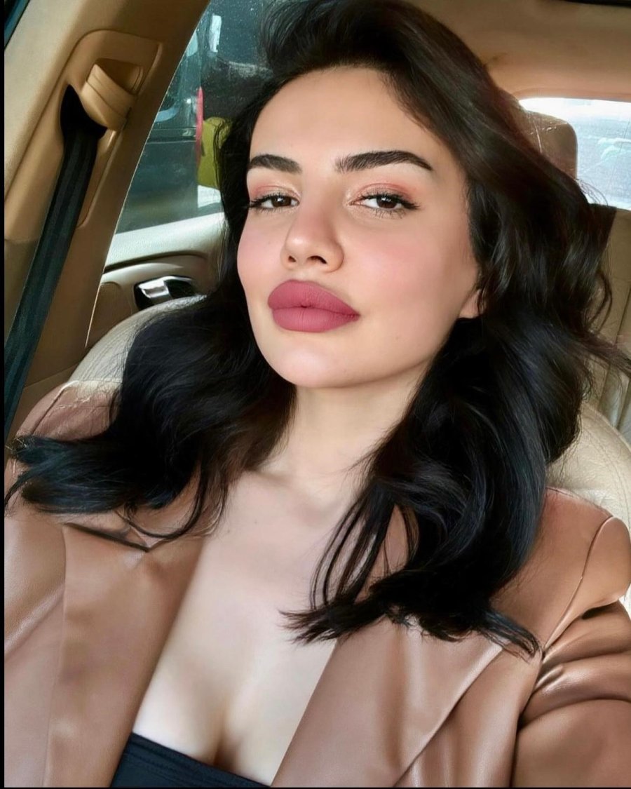 Sosyal Medya Fenomeni Ece Ronay Yargılandığı Davada Ceza Aldı