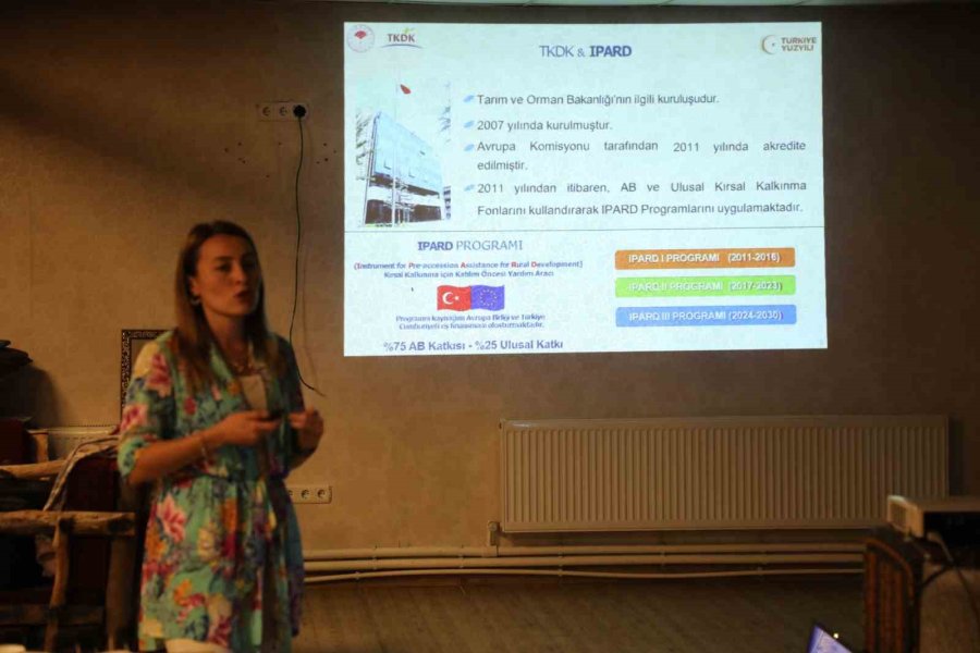 Mahmudiye’de Akşam Toplantısında Atçılık Ve Tarım Turizmi Değerlendirildi