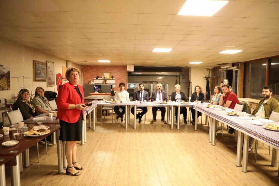 Mahmudiye’de Akşam Toplantısında Atçılık Ve Tarım Turizmi Değerlendirildi