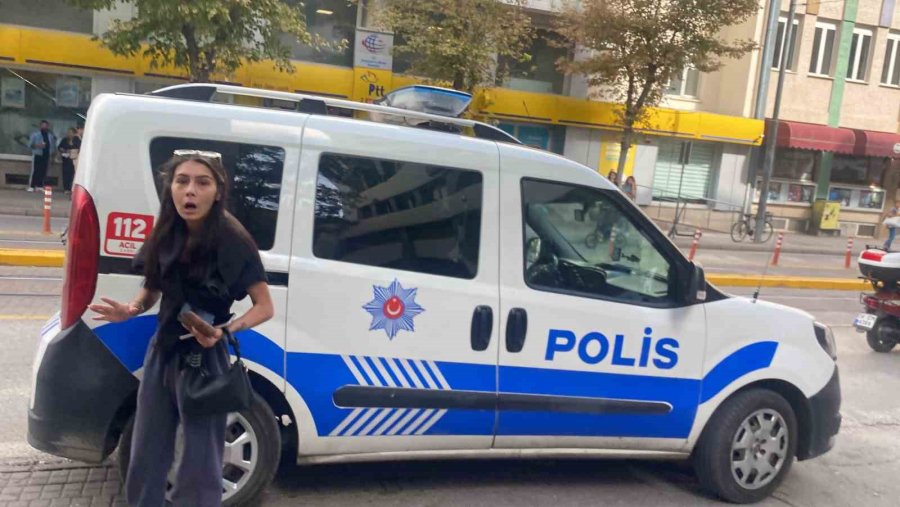 Eşi Gözaltına Alınan Kadın Çılgına Döndü