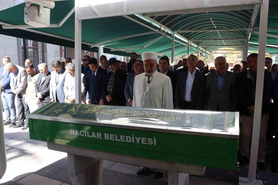 Kazada Hayatını Kaybeden Öğretmen Toprağa Verildi