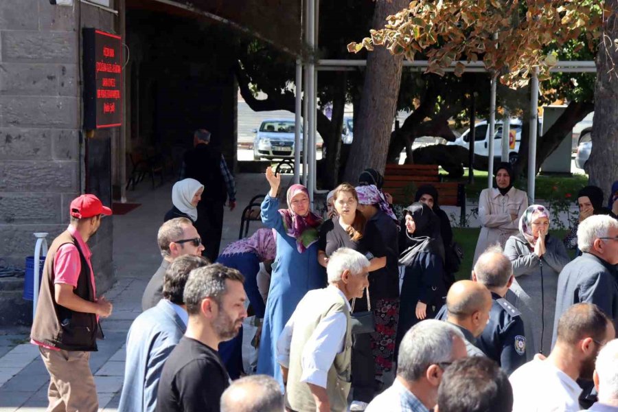 Kazada Hayatını Kaybeden Öğretmen Toprağa Verildi