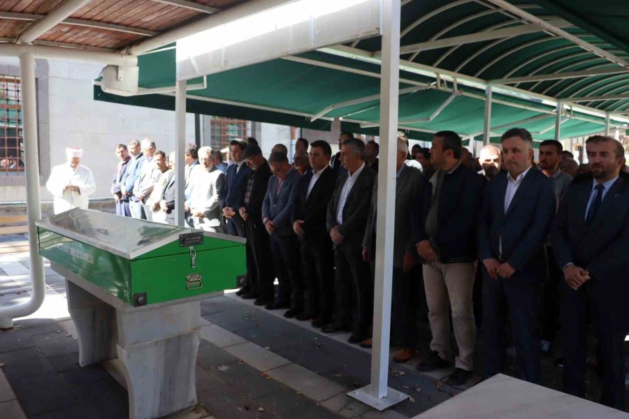 Kazada Hayatını Kaybeden Öğretmen Toprağa Verildi