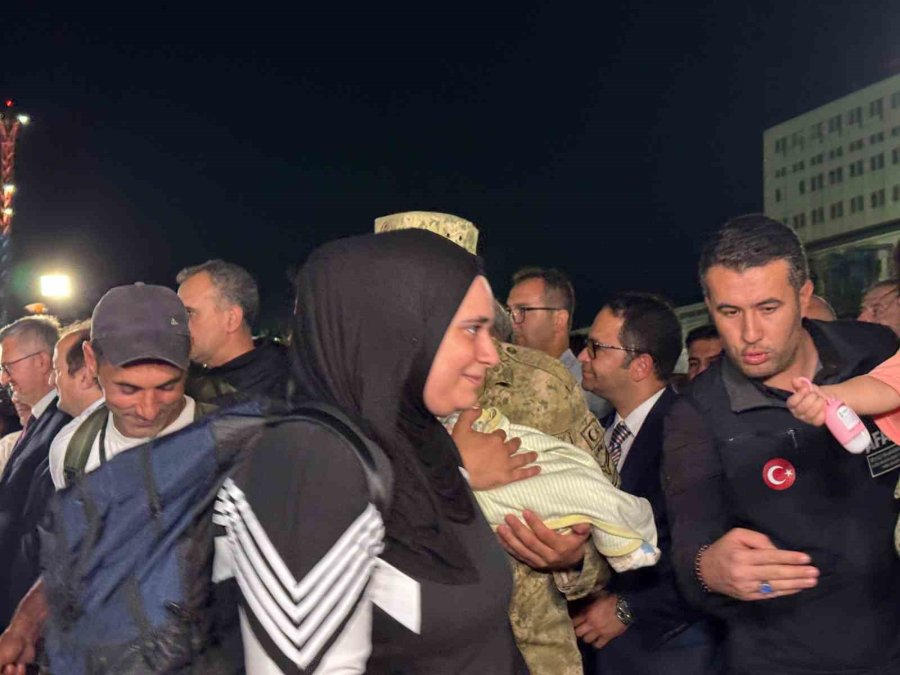 Lübnan’dan Tahliye Operasyonu: Deniz Kuvvetlerine Ait İlk Gemi Mersin’e Ulaştı