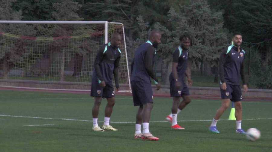 Kayserispor, Sinan Kaloğlu’yla İlk Antrenmanını Yaptı