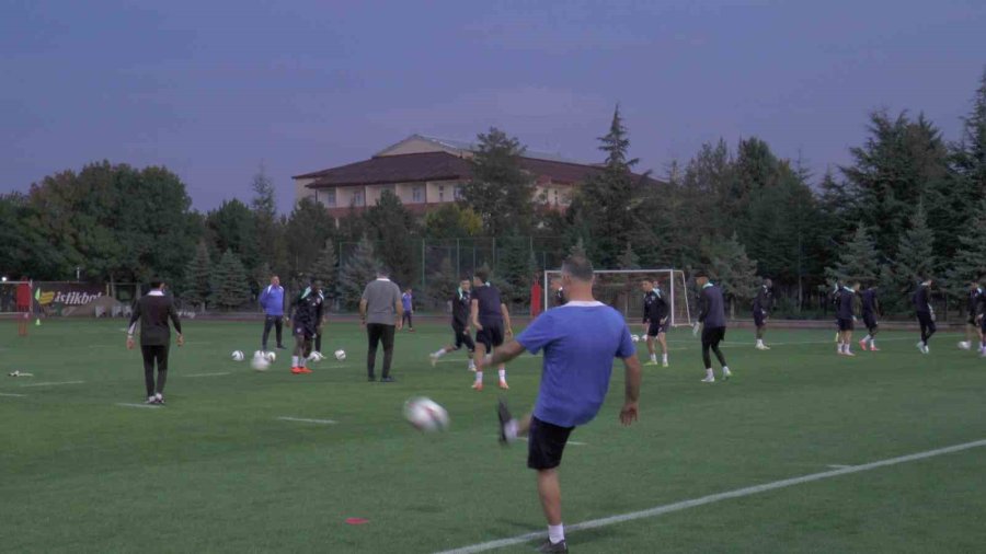 Kayserispor, Sinan Kaloğlu’yla İlk Antrenmanını Yaptı