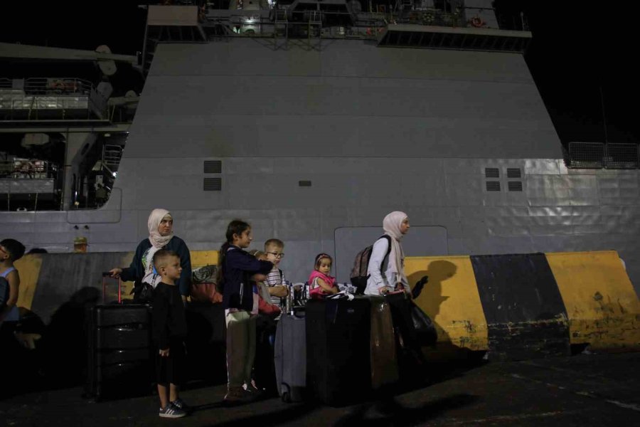 Lübnan’dan Gelen İkinci Gemideki Yolcuların Tahliyesi De Tamamlandı