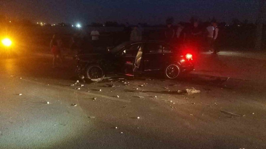 Pamuk Yüklü Traktör İle Otomobil Çarpıştı: 2 Yaralı