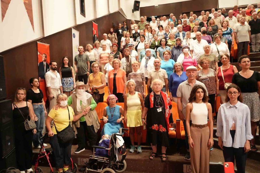 60+ Tazelenme Üniversitesinin İhtiyar Delikanlıları Dersbaşı Yaptı