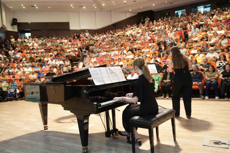 60+ Tazelenme Üniversitesinin İhtiyar Delikanlıları Dersbaşı Yaptı