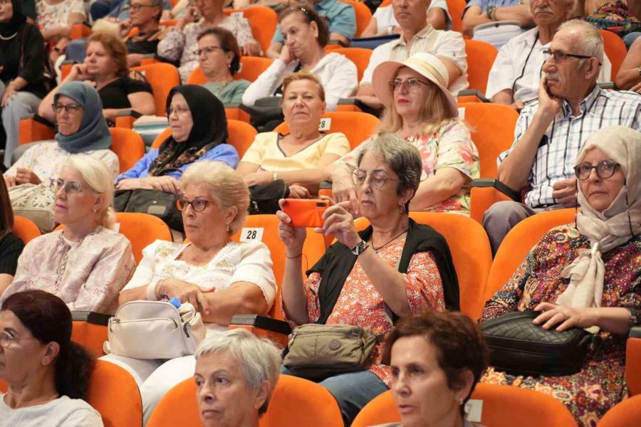 60+ Tazelenme Üniversitesinin İhtiyar Delikanlıları Dersbaşı Yaptı