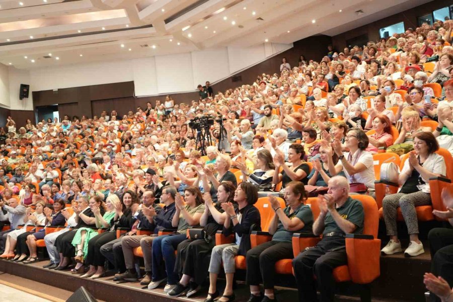 60+ Tazelenme Üniversitesinin İhtiyar Delikanlıları Dersbaşı Yaptı