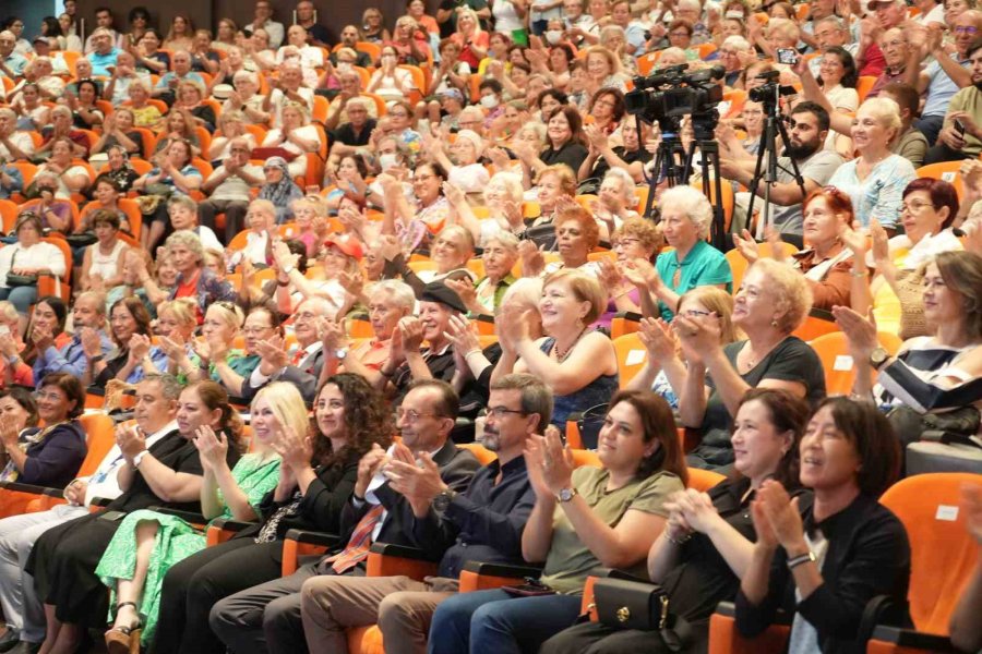 60+ Tazelenme Üniversitesinin İhtiyar Delikanlıları Dersbaşı Yaptı
