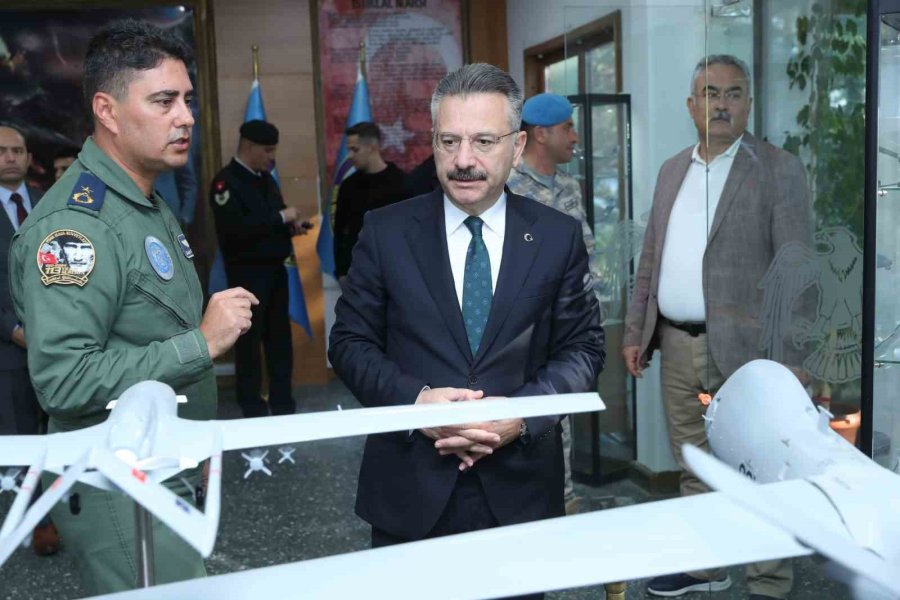 Vali Hüseyin Aksoy, Sivrihisar Hava Meydan Komutanlığı’nı Ziyaret Etti