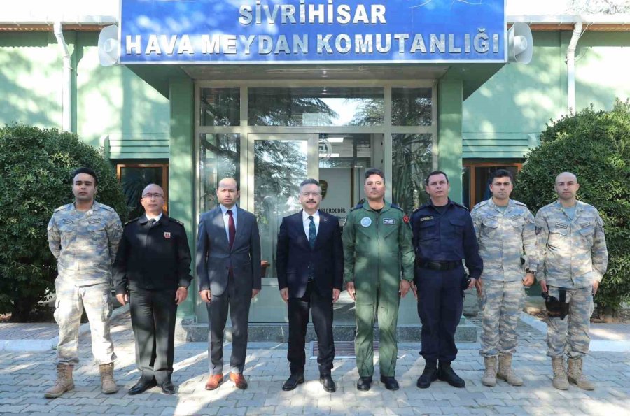 Vali Hüseyin Aksoy, Sivrihisar Hava Meydan Komutanlığı’nı Ziyaret Etti