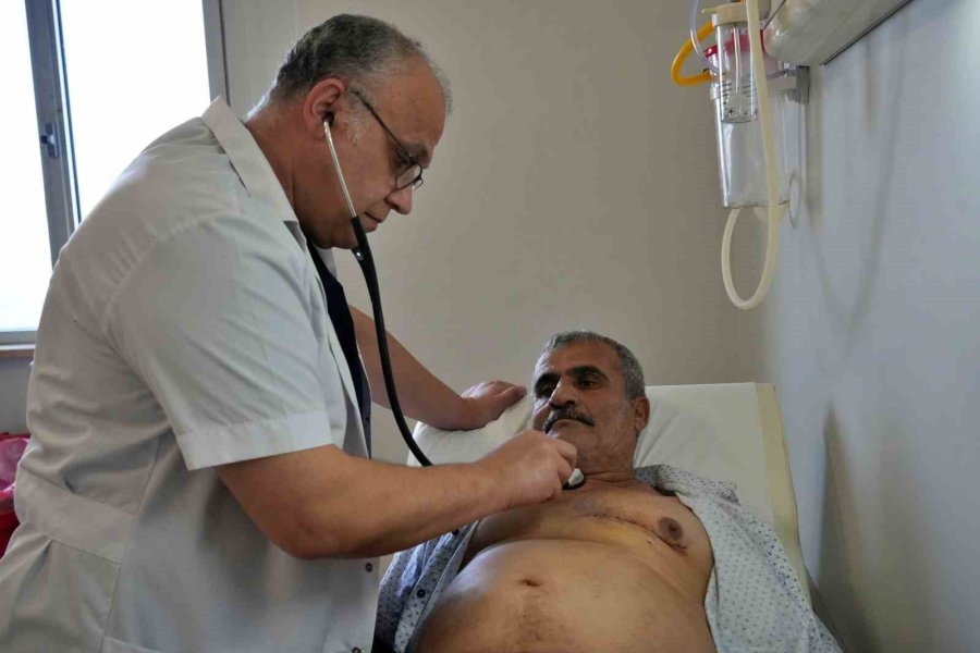 Antalya’da Kalplere ‘minimal’ Dokunuş: “göğüs Kafesindeki Kemikler Kesilmeden Bypass”