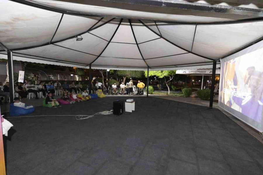 Engelsiz Yaşam Parkı’nda Sinema Keyfi