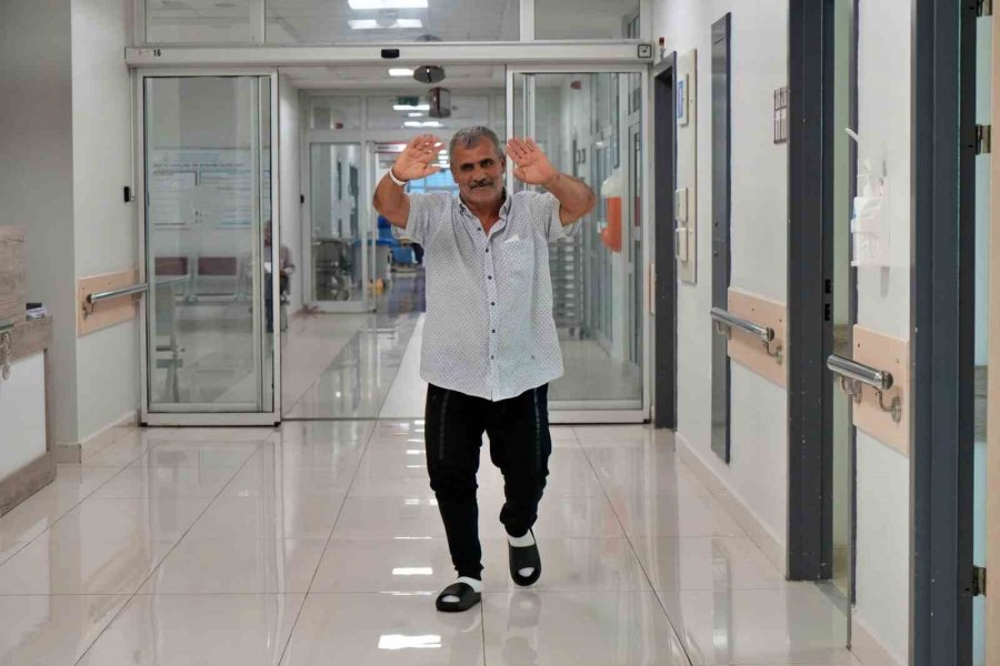 Antalya’da Kalplere ‘minimal’ Dokunuş: “göğüs Kafesindeki Kemikler Kesilmeden Bypass”