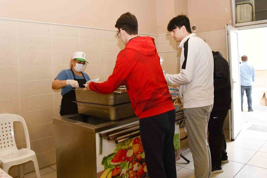 Başkan Ataç: "gençlerimize Destek Olmaya Devam Edeceğiz"