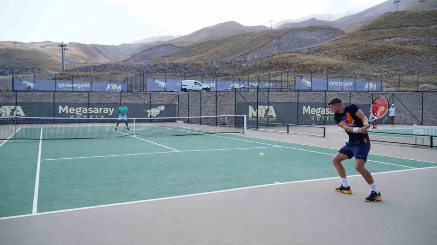 2 Bin 300 Rakımda Uluslararası Tenis Turnuvası