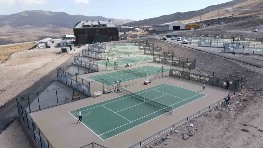 2 Bin 300 Rakımda Uluslararası Tenis Turnuvası