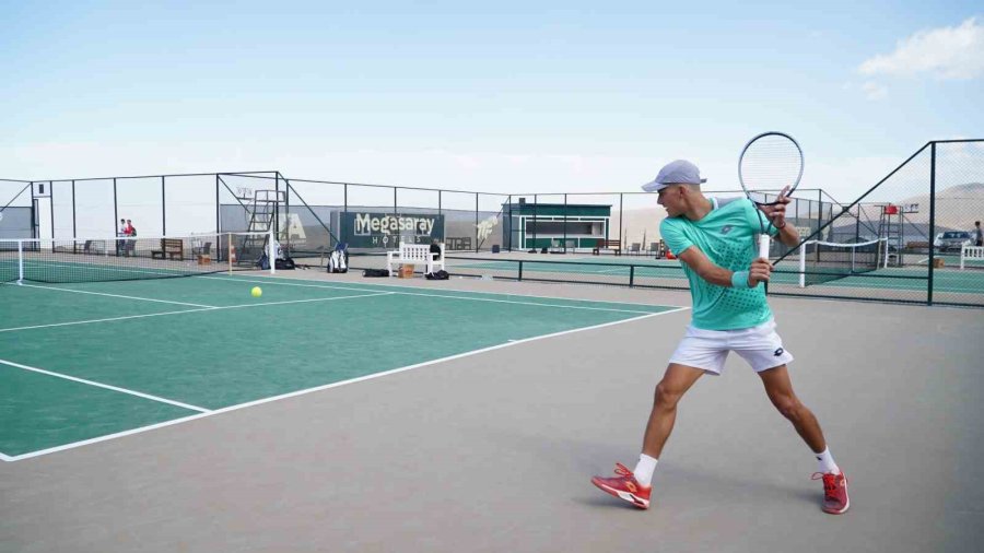 2 Bin 300 Rakımda Uluslararası Tenis Turnuvası