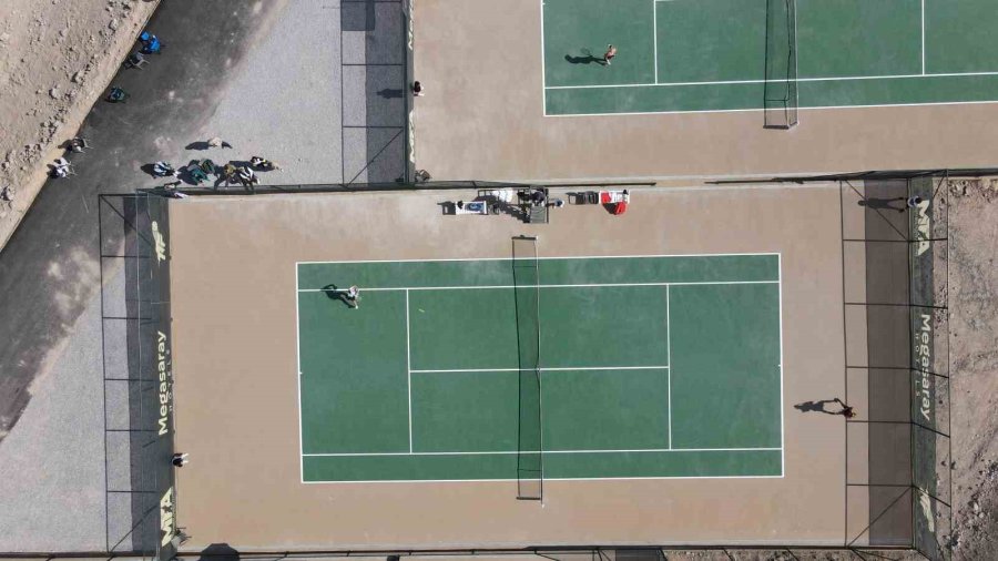 2 Bin 300 Rakımda Uluslararası Tenis Turnuvası