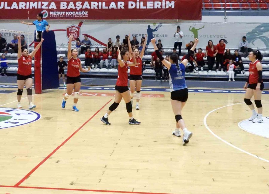 Kepez Belediyespor Kulübü Voleybol Takımı Evinde Galip