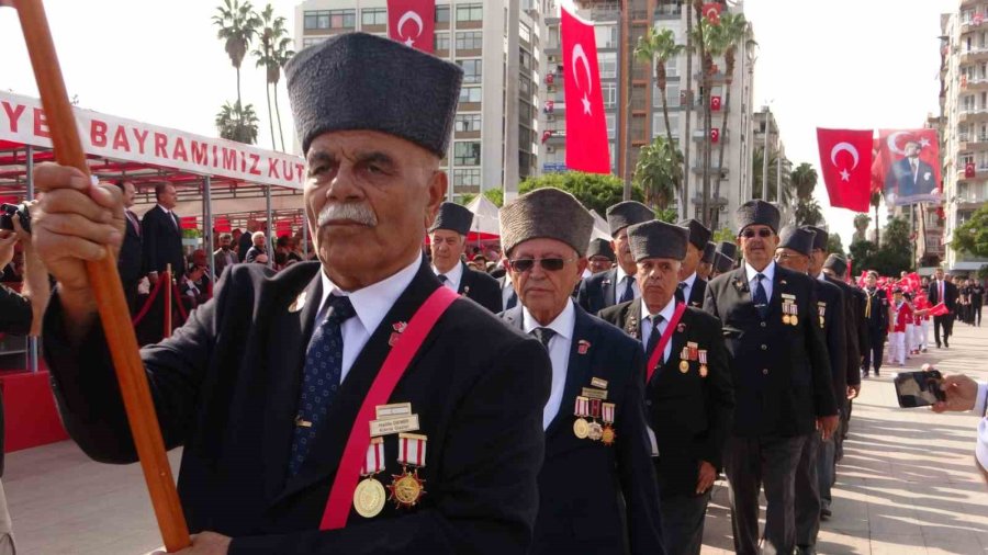 Mersin’de Cumhuriyet’in 101. Yılı Coşkuyla Kutlandı