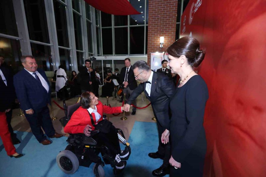 Vali Aksoy Ve Eşi Cumhuriyet Bayramı Dolayısıyla Kabul Töreni Gerçekleştirdi