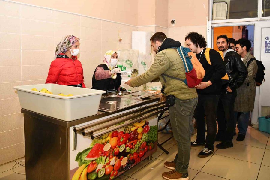 Öğrenciler Yemek Desteğinden Çok Memnun