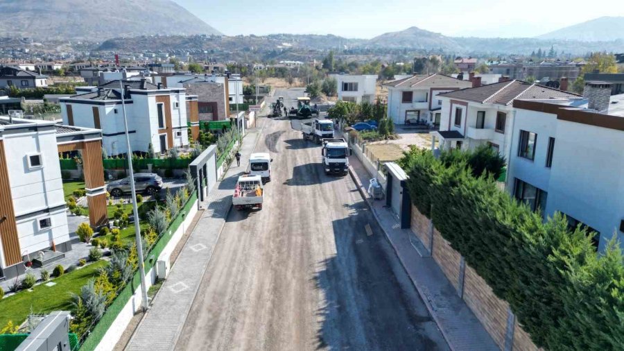 Erenköy Mahallesinde Asfalt Ve Çevre Düzenleme Çalışması Gerçekleştirildi