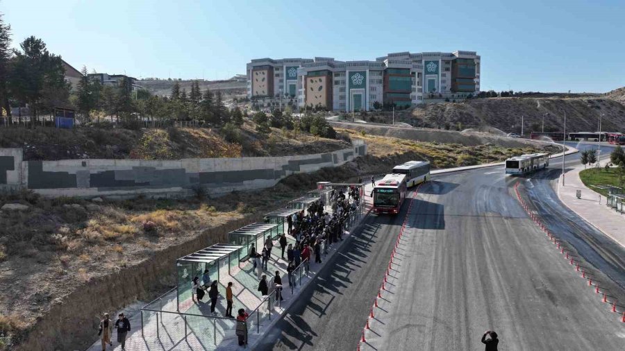 Neü Köyceğiz Yerleşkesinde Turnike Sistemine Geçilerek Bekleme Süreleri Ve Yakıt Tüketimi Azaltıldı