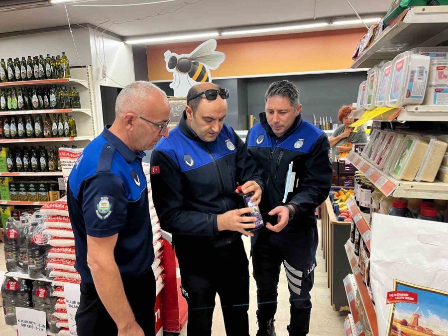 Pekmezin Üzerindeki Şubat 2023 Son Kullanma Tarihini Etiketle Gizlediler