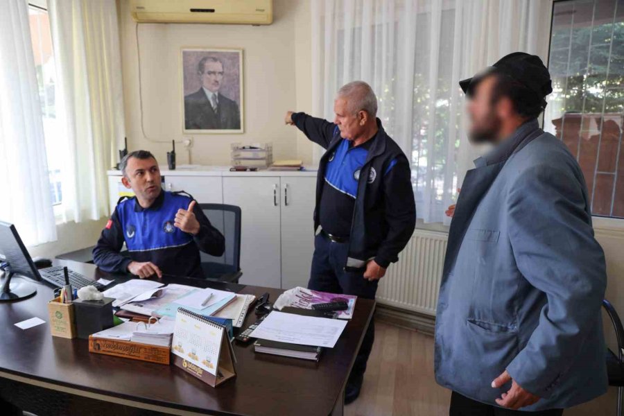 Gezgin Dilenci Trenle Geldiği Konya’da Üzerinden Çıkan Paralarla Pes Dedirtti