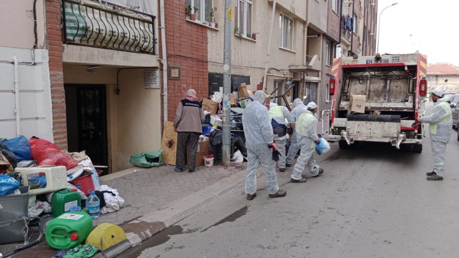 ’çöp Ev’den 24 Ton Çöp Çıktı