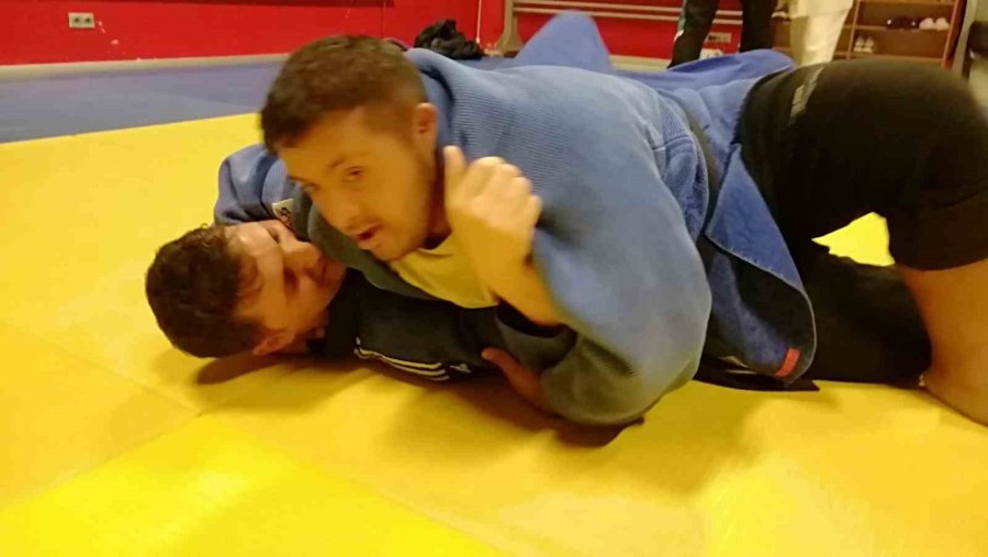 Kocasinan’ın Özel Sporcusu Samet Balcı’dan Başkan Çolakbayrakdar’a Altın Madalya Sözü