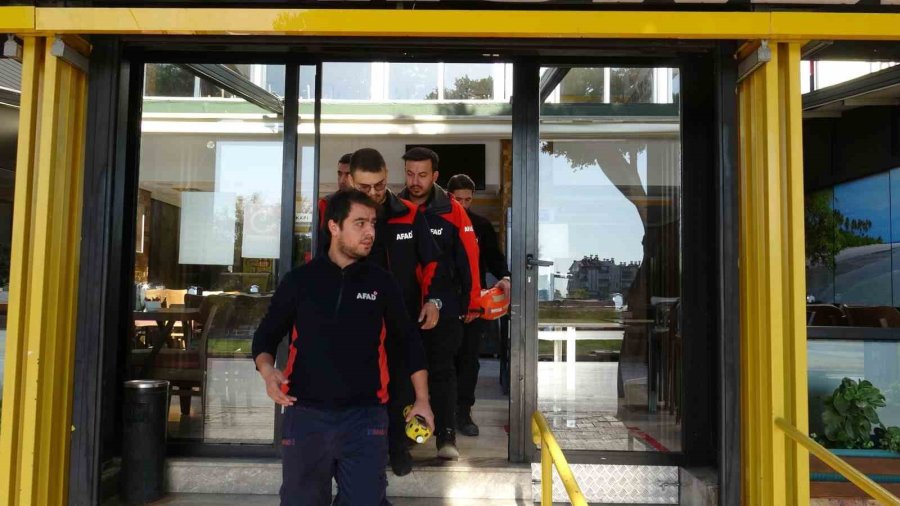 Gaz Sıkışması Bomba Gibi Patladı, 2 Belediye Çalışanı Yaralandı