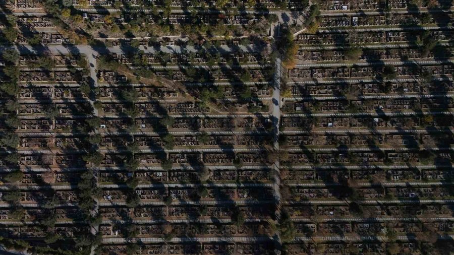 Kayseri Şehir Mezarlığı’nda Sonbahar